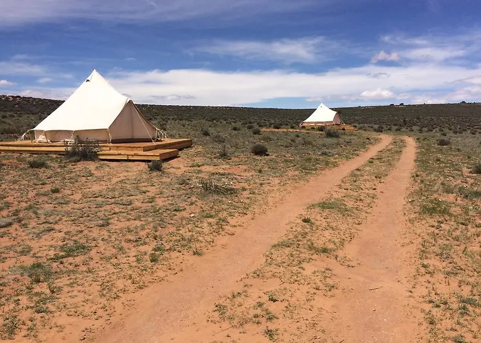 Shash Dine' Ecoretreat 2*